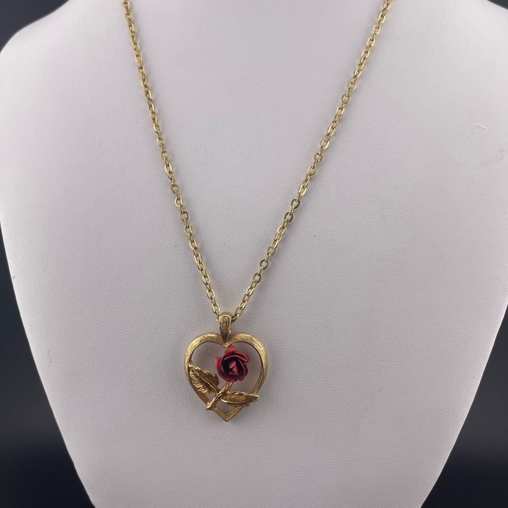 Vintage molded metal red rose heart pendant necklace
